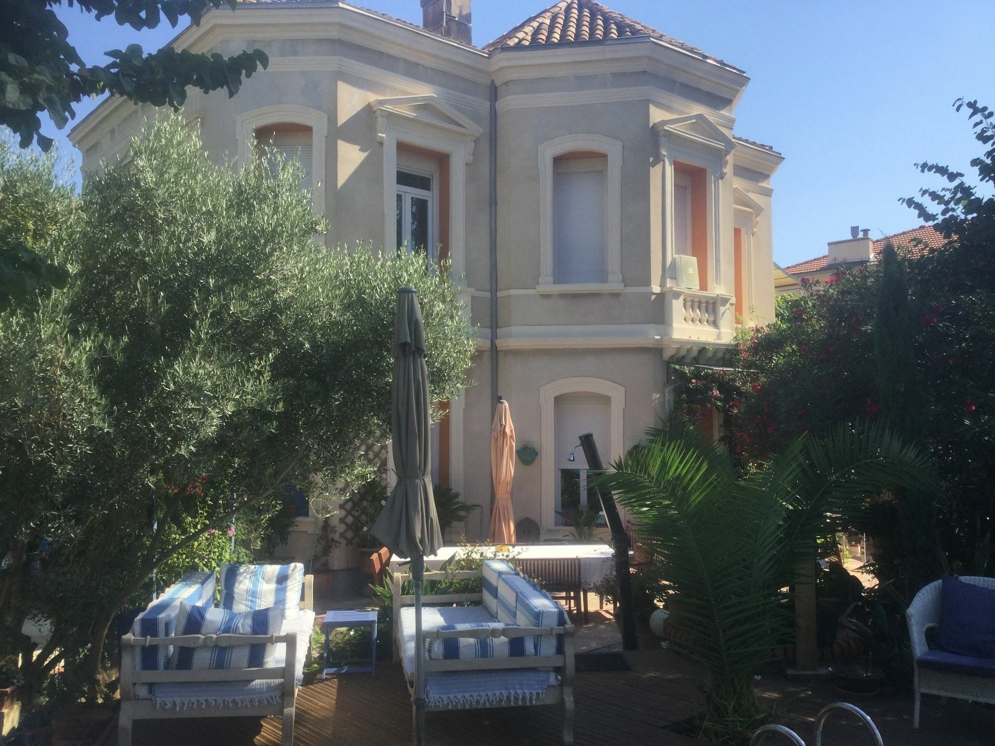 A L'Ombre Du Cedre Hotell Hyères Exteriör bild